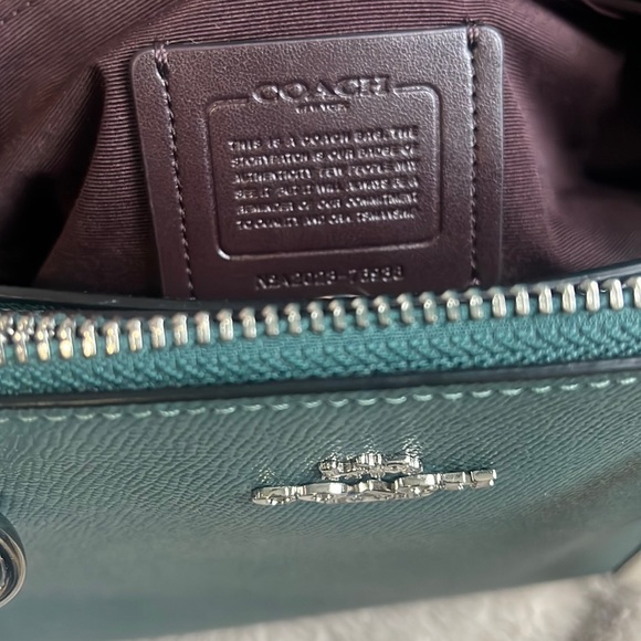 Almost New COACH Leather Purse- beautiful Teal blue/green bag, lots of pockets - Picture 12 of 14